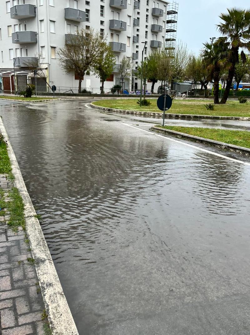 Una giornata di pioggia e Valverde si allaga