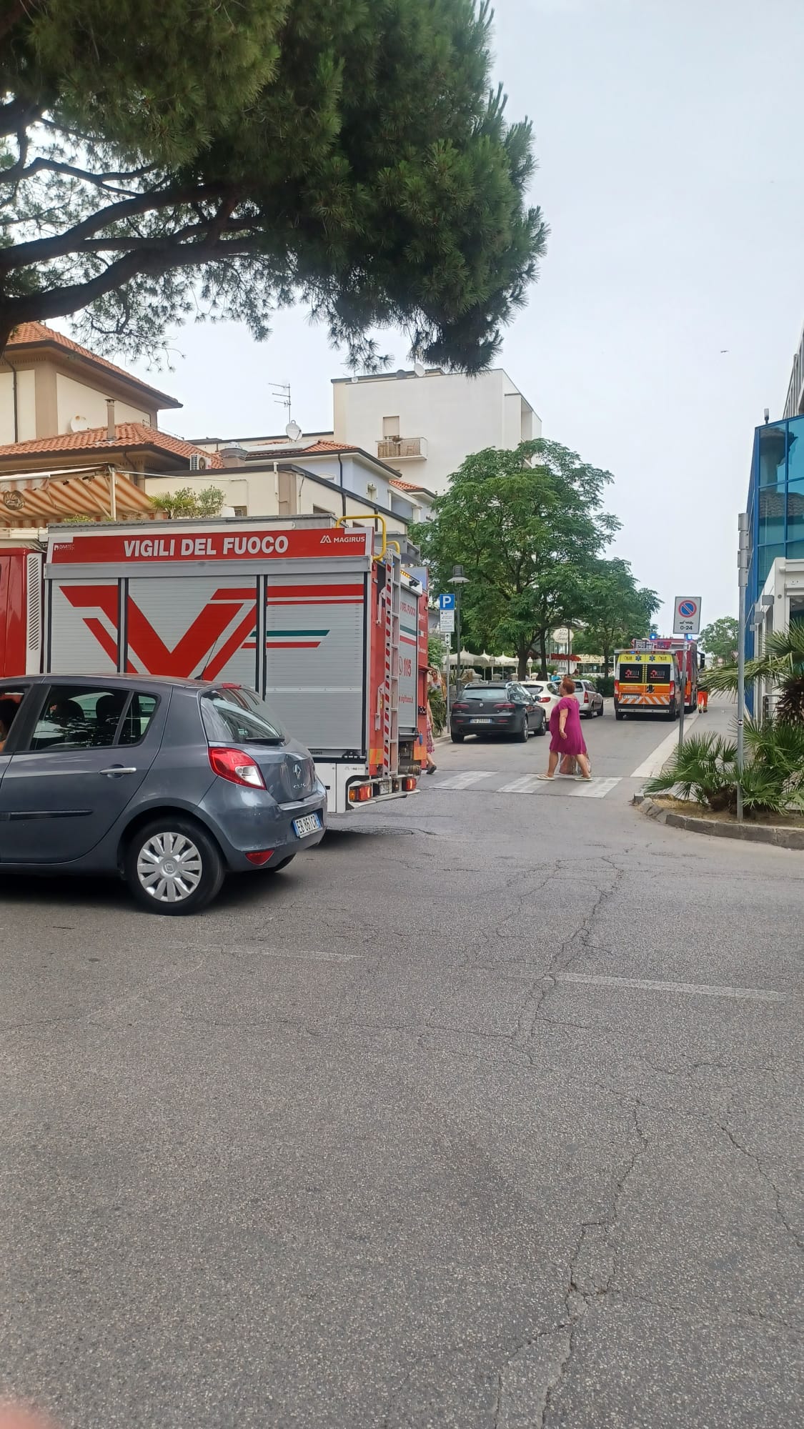 Pompieri costretti agli straordinari: tre incendi nella mattinata a Cesenatico!