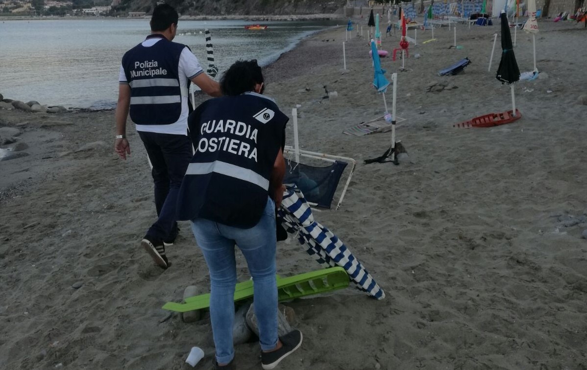 Spiaggia “allargata”, denunciato titolare di uno stabilimento