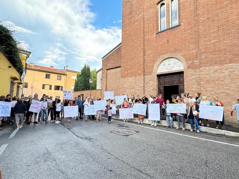 Protesta pacifica al largo Cappuccini LE FOTO