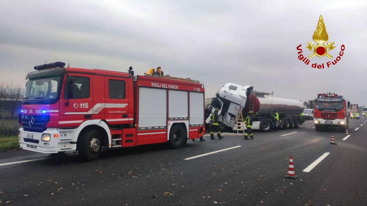 Grave incidente in autostrada. Muore operaio